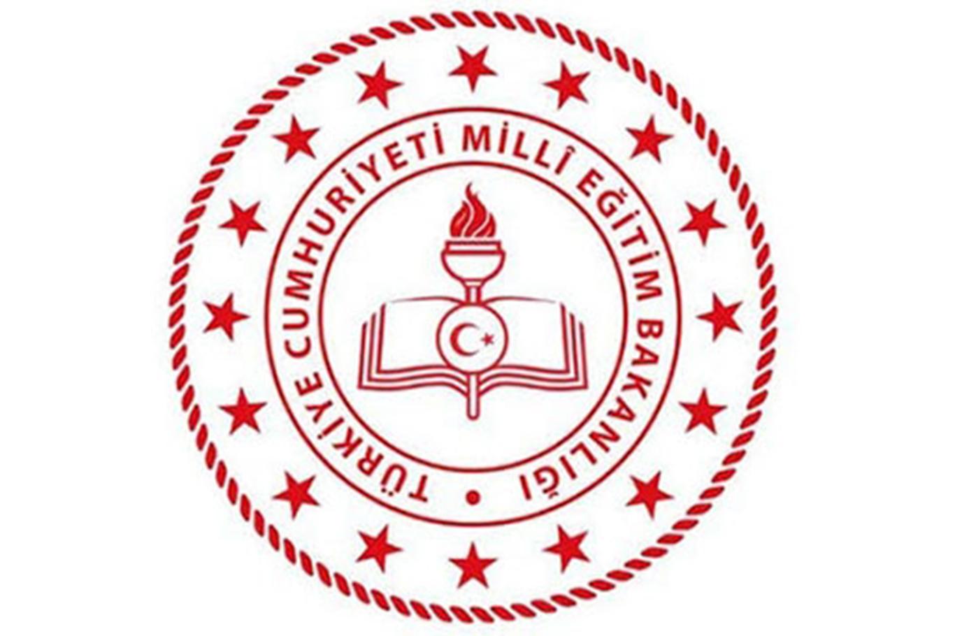 MEB'den başörtülü öğretmen için 'facia' diyen Can Ataklı'ya suç duyurusu MEB'den başörtülü öğretmen için 'facia' diyen Can Ataklı'ya suç duyurusu